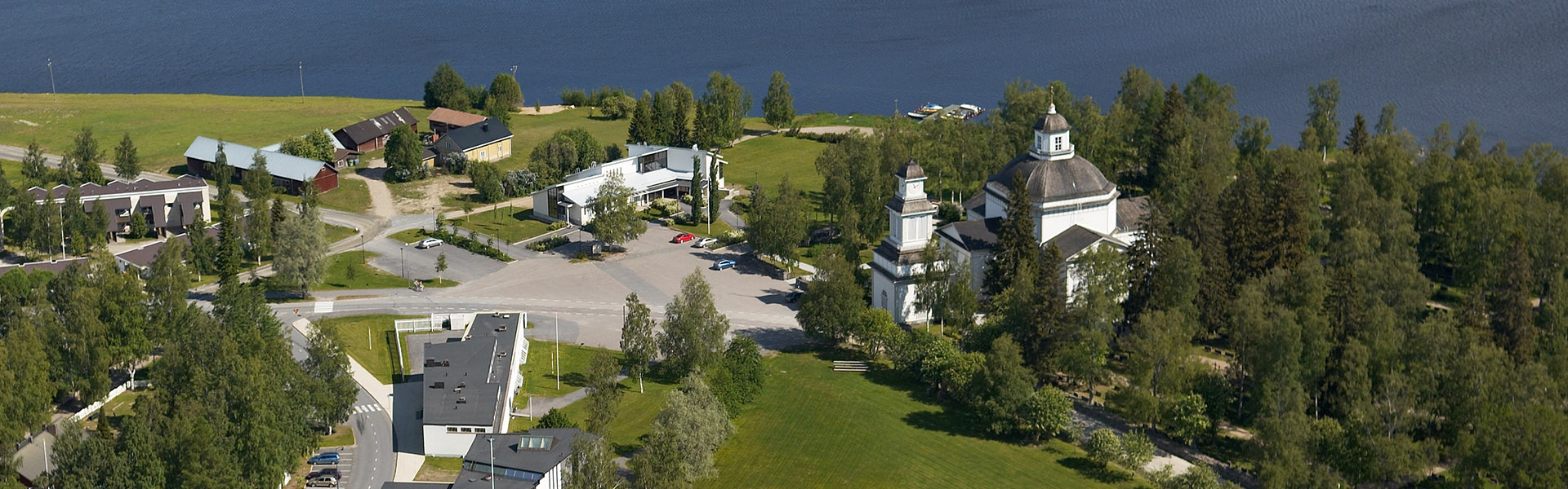 Ilmakuva Alajärven kirkosta